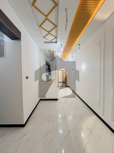 ڈلا زیک روڈ پشاور میں 6 کمروں کا 4 مرلہ مکان 2.35 کروڑ میں برائے فروخت۔