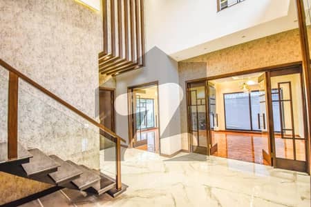 ڈی ایچ اے فیز 7 ڈیفنس (ڈی ایچ اے),لاہور میں 5 کمروں کا 1 کنال مکان 2.9 لاکھ میں کرایہ پر دستیاب ہے۔