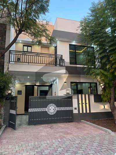 بحریہ انکلیو - سیکٹر بی1 بحریہ انکلیو,بحریہ ٹاؤن,اسلام آباد میں 3 کمروں کا 5 مرلہ مکان 2.85 کروڑ میں برائے فروخت۔