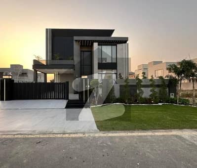 ڈی ایچ اے فیز 7 ڈیفنس (ڈی ایچ اے),لاہور میں 5 کمروں کا 1 کنال مکان 10.99 کروڑ میں برائے فروخت۔