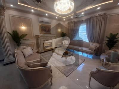 ڈی ایچ اے فیز 5 ڈیفنس (ڈی ایچ اے),لاہور میں 6 کمروں کا 1 کنال مکان 17.99 کروڑ میں برائے فروخت۔