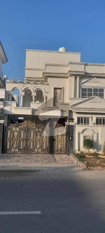 10m breand New Spanish buttifull house available for sale hot location One 60fit rood B. extion Citi housing Sialkot