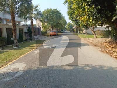 پارک ویو ۔ بلاک بی ڈی ایچ اے فیز 8 سابقہ ​​پارک ویو,ڈی ایچ اے فیز 8,ڈی ایچ اے ڈیفینس,لاہور میں 2 کنال رہائشی پلاٹ 12.05 کروڑ میں برائے فروخت۔