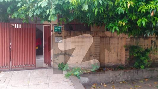 علامہ اقبال ٹاؤن ۔ کریم بلاک علامہ اقبال ٹاؤن,لاہور میں 5 کمروں کا 10 مرلہ مکان 3.1 کروڑ میں برائے فروخت۔