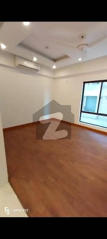 FLAT AVAILABLE FOR SALE