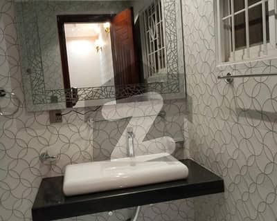 18 Marla House Up For sale In Paragon City