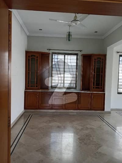 جی ۔ 13 اسلام آباد میں 3 کمروں کا 10 مرلہ بالائی پورشن 85.0 ہزار میں کرایہ پر دستیاب ہے۔