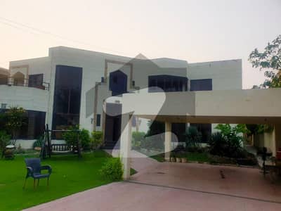 ڈی ایچ اے فیز 3 - بلاک ڈبلیو فیز 3,ڈیفنس (ڈی ایچ اے),لاہور میں 7 کمروں کا 2 کنال مکان 12.9 کروڑ میں برائے فروخت۔