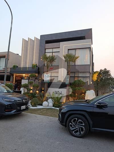 ڈی ایچ اے فیز 6 - بلاک جے فیز 6,ڈیفنس (ڈی ایچ اے),لاہور میں 6 کمروں کا 1 کنال مکان 22.5 کروڑ میں برائے فروخت۔