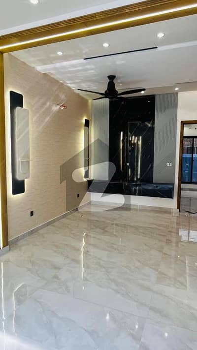 لیک سٹی رائیونڈ روڈ,لاہور میں 4 کمروں کا 5 مرلہ مکان 2.9 کروڑ میں برائے فروخت۔