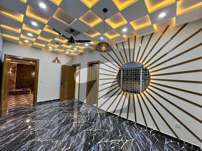 بحریہ ٹاؤن فیز 8 بحریہ ٹاؤن راولپنڈی,راولپنڈی میں 3 کمروں کا 10 مرلہ بالائی پورشن 55.0 ہزار میں کرایہ پر دستیاب ہے۔