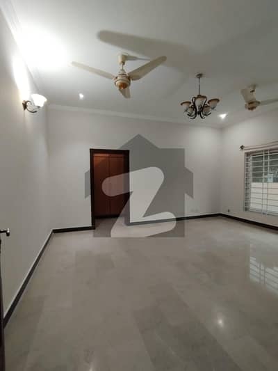 بحریہ ٹاؤن فیز 8 ۔ بلاک ڈی بحریہ ٹاؤن فیز 8,بحریہ ٹاؤن راولپنڈی,راولپنڈی میں 4 کمروں کا 8 مرلہ مکان 85.0 ہزار میں کرایہ پر دستیاب ہے۔