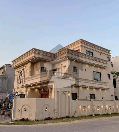 سٹی ہاؤسنگ سوسائٹی گوجرانوالہ میں 5 کمروں کا 11 مرلہ مکان 5.8 کروڑ میں برائے فروخت۔