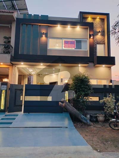 ڈی ایچ اے 9 ٹاؤن ڈیفنس (ڈی ایچ اے),لاہور میں 3 کمروں کا 5 مرلہ مکان 85.0 ہزار میں کرایہ پر دستیاب ہے۔