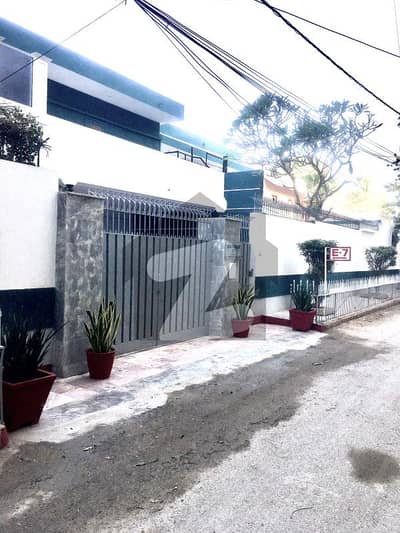 800 Square Yard Fully Renovated Corporate Premises Office Is Available For Rent In In Gulshan-e-Iqbal Block 4 Karachi