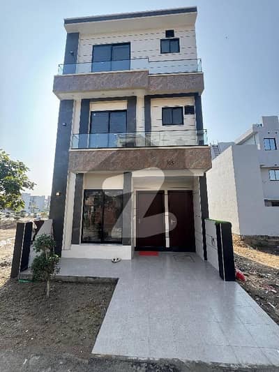 یونین گرین کالج روڈ,لاہور میں 4 کمروں کا 3 مرلہ مکان 1.85 کروڑ میں برائے فروخت۔