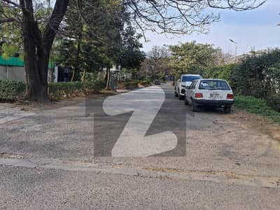 1 Kanal (50x90) Demolish House for Sale in F-8, Islamabad  A prime 1 Kanal (50x90) demolish house is available for sale  Location: F-8, Islamabad Plot Size: 50x90 (1 Kanal