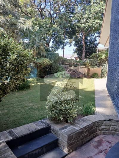 ایف ۔ 10 اسلام آباد میں 6 کمروں کا 2 کنال مکان 39.0 کروڑ میں برائے فروخت۔