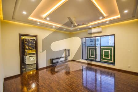 ڈی ایچ اے فیز 6 ڈیفنس (ڈی ایچ اے),لاہور میں 3 کمروں کا 1 کنال بالائی پورشن 1.2 لاکھ میں کرایہ پر دستیاب ہے۔