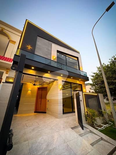 NEAR TO MAIN ROAD AND PARK PHASE 9 PRISM K BLOCK 5 MARLA PLOT READY TO POSSESSION