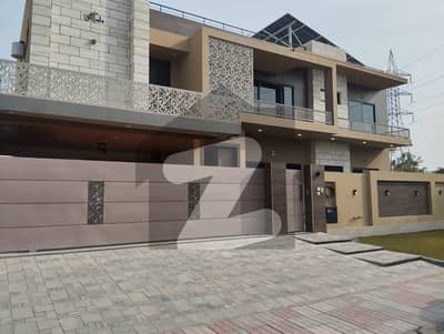 ڈی ایچ اے فیز 2 - سیکٹر جی ڈی ایچ اے ڈیفینس فیز 2,ڈی ایچ اے ڈیفینس,اسلام آباد میں 7 کمروں کا 1 کنال مکان 15.0 کروڑ میں برائے فروخت۔