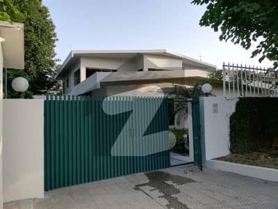 ایف ۔ 10 اسلام آباد میں 6 کمروں کا 1 کنال مکان 34.5 کروڑ میں برائے فروخت۔