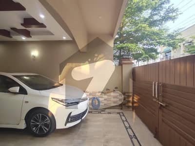 صدر کینٹ,لاہور میں 7 کمروں کا 7 مرلہ مکان 3.9 کروڑ میں برائے فروخت۔