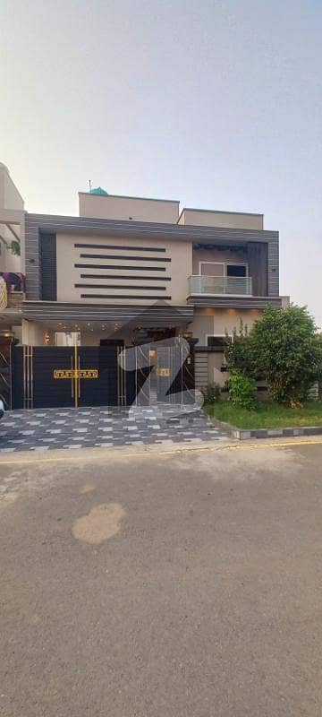 Lavish 10 Marla House For Sale In Citi Housing Society. A Perfect Blend Of Luxury & Comfort!