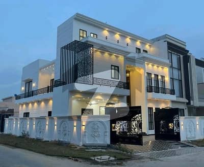 سٹی ہاؤسنگ سوسائٹی گوجرانوالہ میں 5 کمروں کا 12 مرلہ مکان 4.85 کروڑ میں برائے فروخت۔