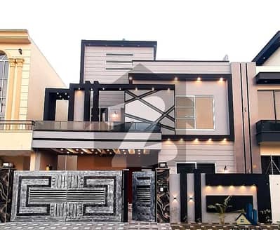 سٹی ہاؤسنگ سوسائٹی گوجرانوالہ میں 5 کمروں کا 10 مرلہ مکان 3.95 کروڑ میں برائے فروخت۔