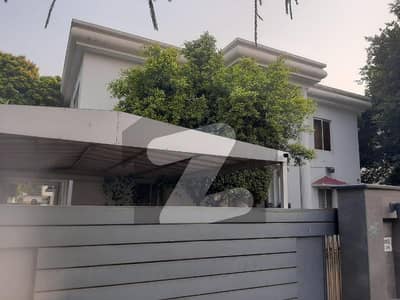 ایف ۔ 10 اسلام آباد میں 6 کمروں کا 1 کنال مکان 24.0 کروڑ میں برائے فروخت۔