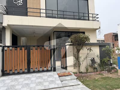 ڈی ایچ اے 9 ٹاؤن ۔ بلاک اے ڈی ایچ اے 9 ٹاؤن,ڈیفنس (ڈی ایچ اے),لاہور میں 3 کمروں کا 5 مرلہ مکان 1.1 لاکھ میں کرایہ پر دستیاب ہے۔