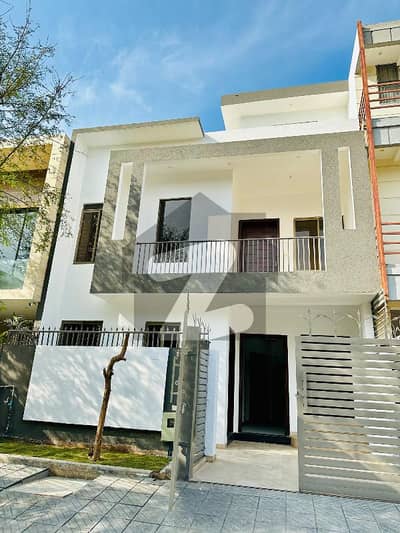 ڈی ۔ 12/4 ڈی ۔ 12,اسلام آباد میں 3 کمروں کا 4 مرلہ مکان 4.05 کروڑ میں برائے فروخت۔