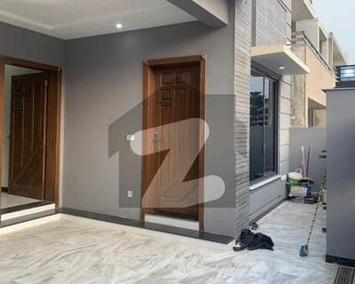 Spacious 2450 Square Feet House Available For sale In F-15/1