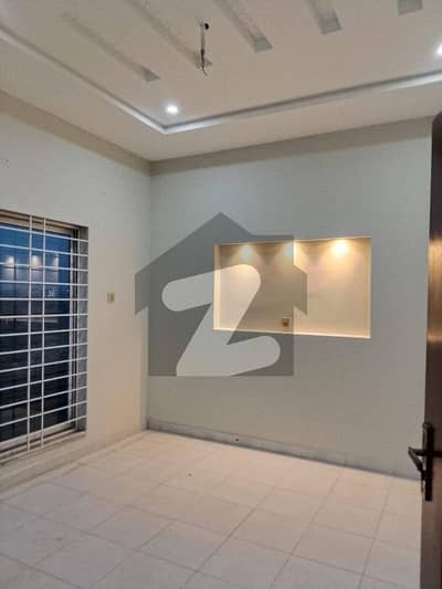 شالیمار کالونی ملتان میں 4 کمروں کا 8 مرلہ مکان 60.0 ہزار میں کرایہ پر دستیاب ہے۔