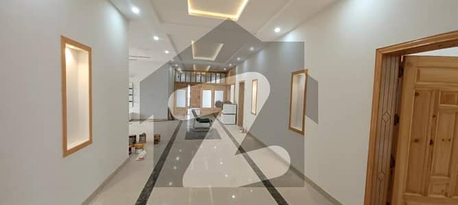 جی ۔ 16 اسلام آباد میں 6 کمروں کا 1 کنال مکان 2.5 لاکھ میں کرایہ پر دستیاب ہے۔