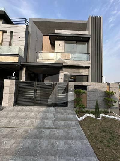 3 Beds 5 Marla Ideal Location House for Sale in DHA Phase 7 Lahore.