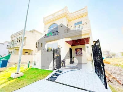 ڈی ایچ اے 9 ٹاؤن ڈیفنس (ڈی ایچ اے),لاہور میں 4 کمروں کا 5 مرلہ مکان 90.0 ہزار میں کرایہ پر دستیاب ہے۔