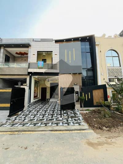 5 Marla Brand New Modern Design Lavish House For Sale In Park View City Lahore | For Discounted Price And Original Pictures Download The App "Signature Lands".