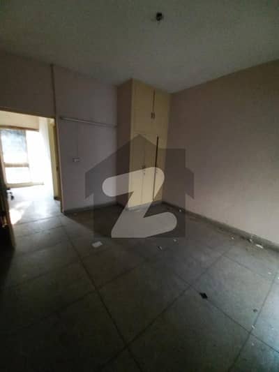 علامہ اقبال ٹاؤن لاہور میں 3 کمروں کا 10 مرلہ مکان 1.1 لاکھ میں کرایہ پر دستیاب ہے۔