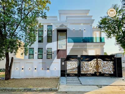 سٹی ہاؤسنگ سوسائٹی گوجرانوالہ میں 6 کمروں کا 10 مرلہ مکان 3.25 کروڑ میں برائے فروخت۔