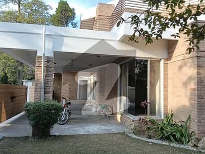 1 Kanal Corner House For Rent