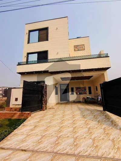 ایل ڈی اے ایوینیو لاہور میں 6 کمروں کا 10 مرلہ مکان 3.5 کروڑ میں برائے فروخت۔