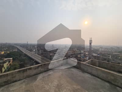 مزنگ لاہور میں 1 کنال عمارت 2.2 لاکھ میں کرایہ پر دستیاب ہے۔