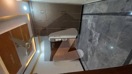 بنی گالہ اسلام آباد میں 6 کمروں کا 6 مرلہ مکان 98.0 ہزار میں کرایہ پر دستیاب ہے۔