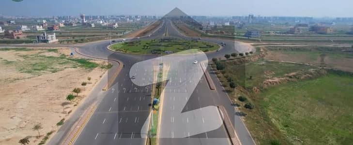 ڈی ایچ اے فیز 8 - بلاک وی فیز 8,ڈیفنس (ڈی ایچ اے),لاہور میں 1 کنال رہائشی پلاٹ 3.9 کروڑ میں برائے فروخت۔