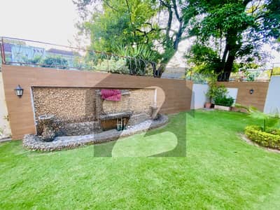 ایف ۔ 7 اسلام آباد میں 6 کمروں کا 2 کنال مکان 10.0 لاکھ میں کرایہ پر دستیاب ہے۔