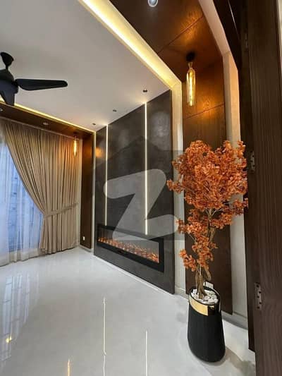 بحریہ انکلیو بحریہ ٹاؤن,اسلام آباد میں 5 کمروں کا 10 مرلہ مکان 4.5 کروڑ میں برائے فروخت۔