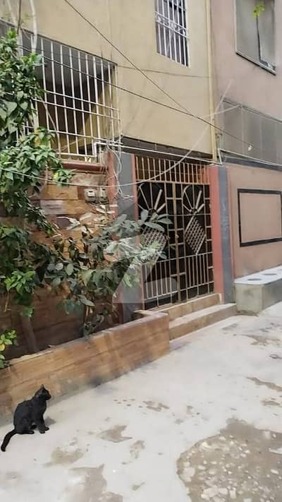 گلستانِِ جوہر ۔ بلاک 12 گلستانِ جوہر,کراچی میں 3 کمروں کا 3 مرلہ مکان 2.8 کروڑ میں برائے فروخت۔