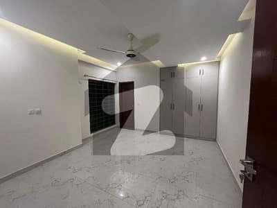 عسکری 10 عسکری,لاہور میں 4 کمروں کا 12 مرلہ فلیٹ 4.35 کروڑ میں برائے فروخت۔